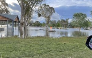 Flash floods unite community 