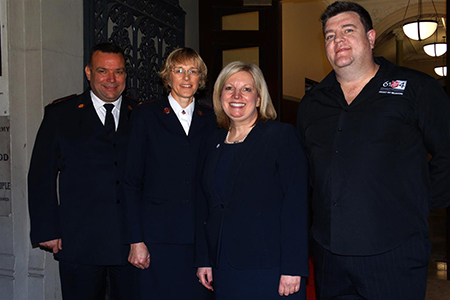 Image of Minister for Housing Wendy Lovell with Salvation Army 